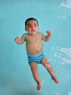 [:es]Bebé en flotación[:]